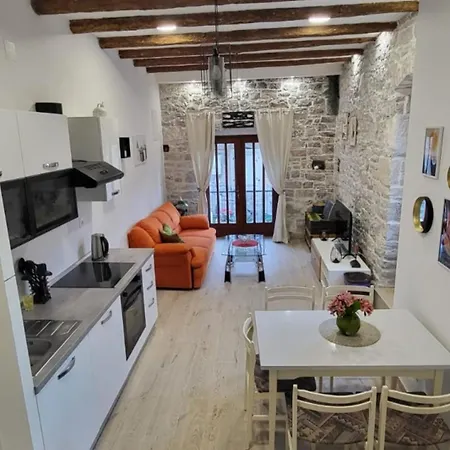 アパート Belina ストモルスカ