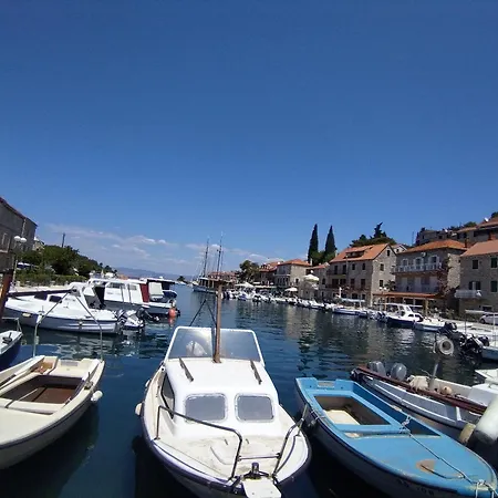 アパート Belina ストモルスカ